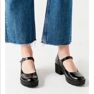 Black patent Mary Jane Daria treaded size 7 shoe